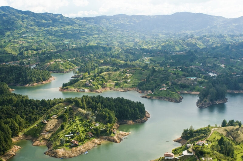 Jacada Colombia - aerial view of islets along a coastline
