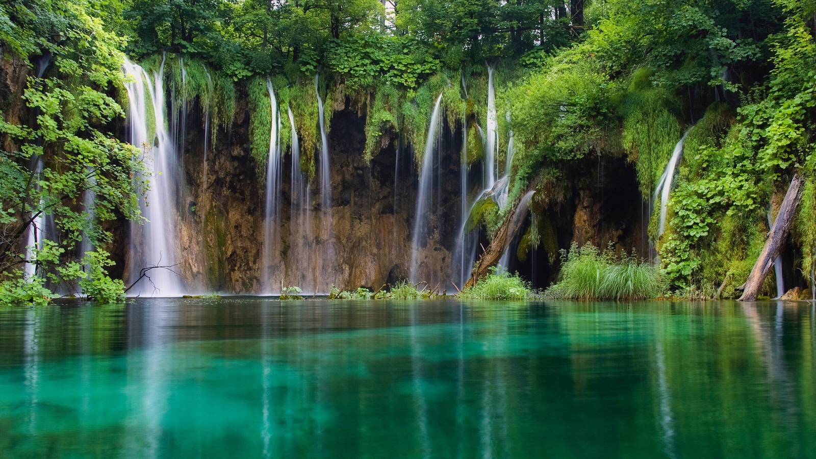 Turquoise waterfalls in Plitvice.Croatia.