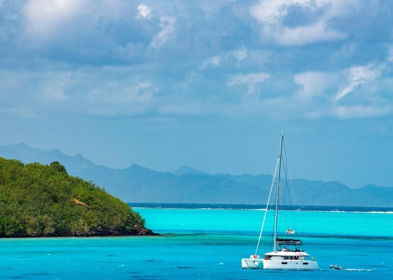 sailing in Bora Bora blue lagoon French Polynesia