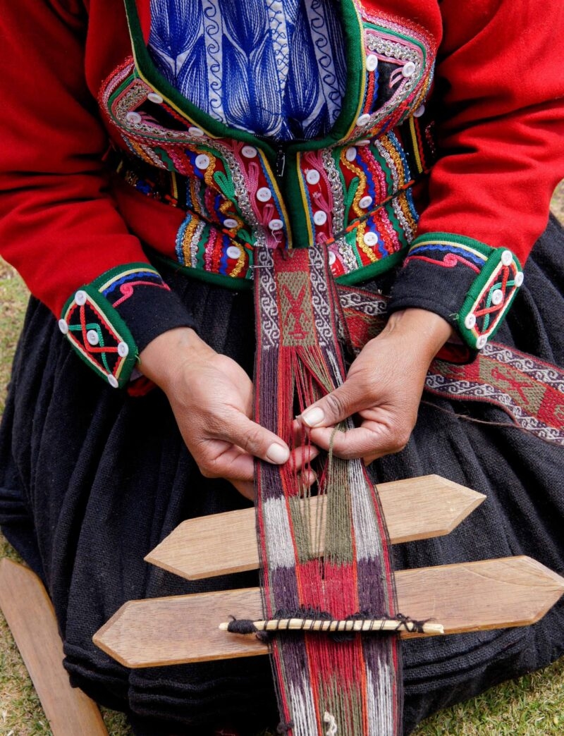Quechua Indian woman weaving, Chinchero, Peru