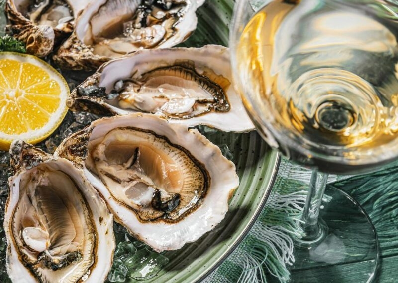 Fresh oysters and wine in Kangaroo Island