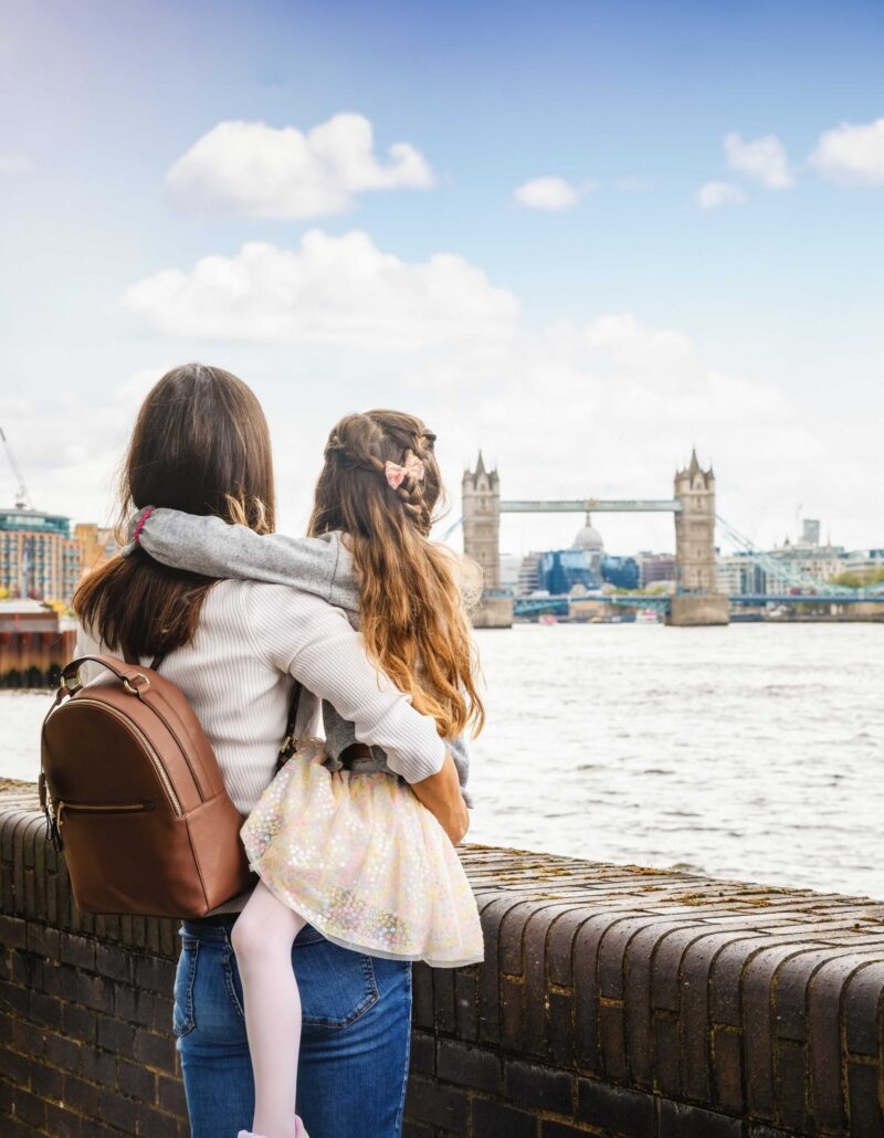 A mother and daughter on a city vacation looking at the skyline