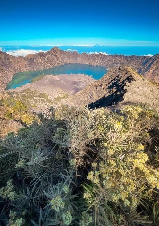 One of our favourite family acitivies: wathcing the sweet African penguins at Boulders Beach. Azure waters at Achensee in the Austrian Alps and the breathtaking Mount Rinjani on Lombok Island.