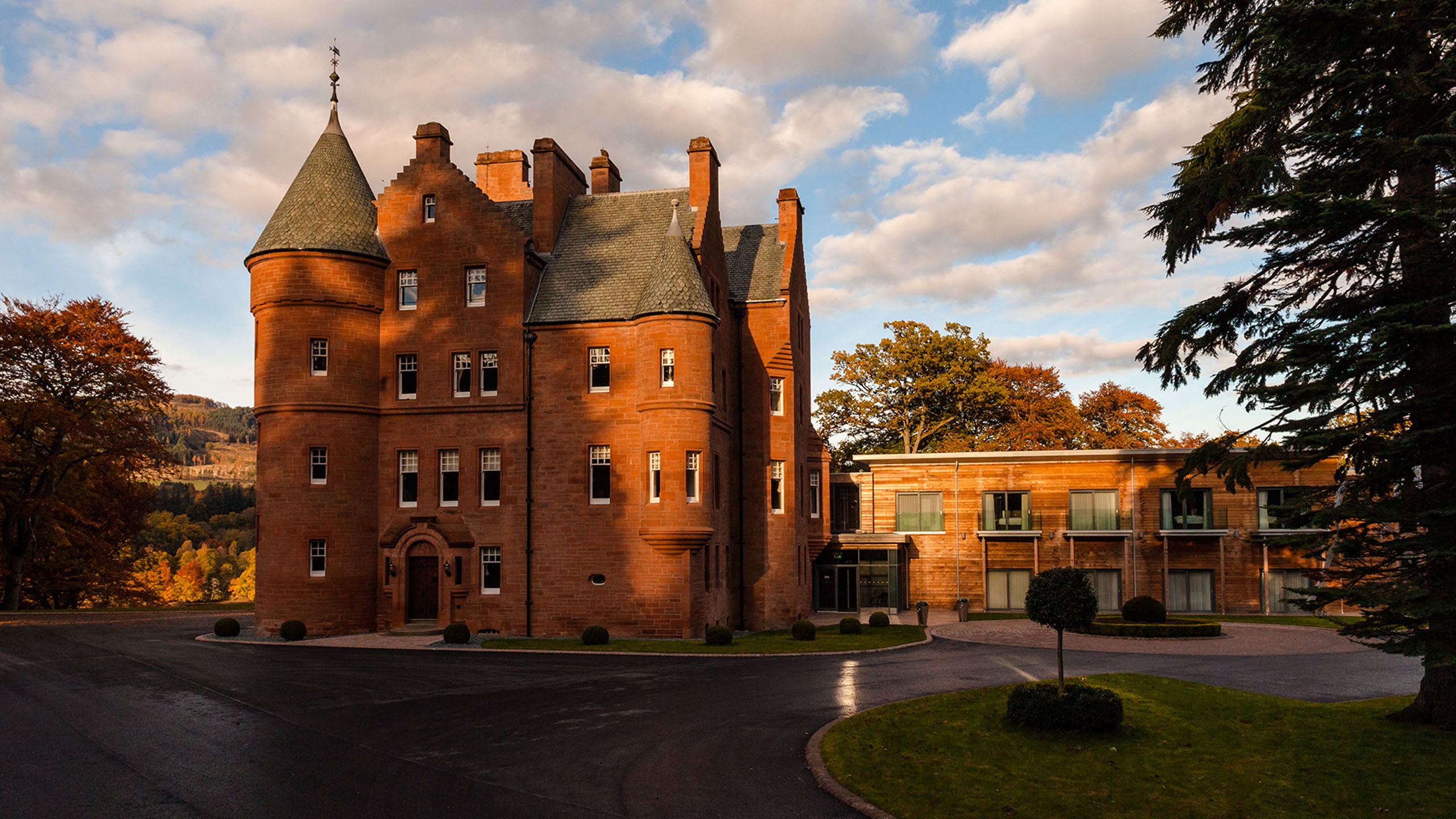 Castle hotel. Замок отель в Шотландии. Гостиница замок. Отели замки в Европе. Замок-отель Бюлерхее.