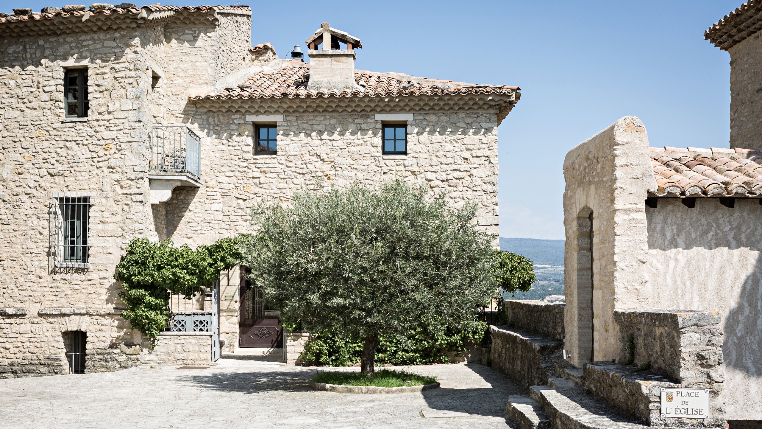 presentation hotel crillon le brave