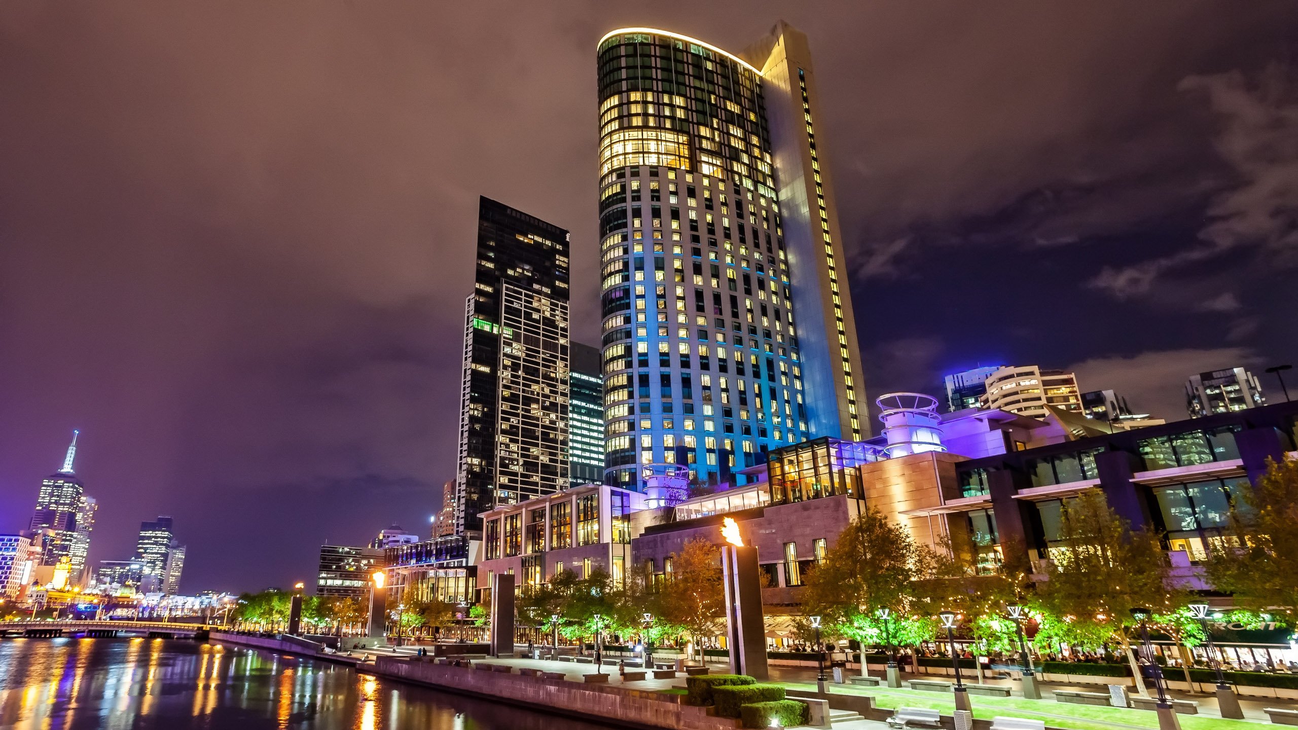 Crown towers. Crown Towers Melbourne. Кроун Тауэр. The Crown Tower.