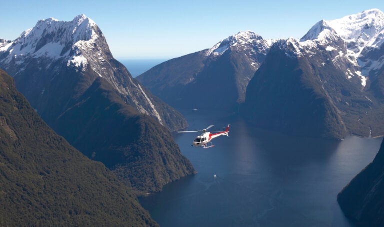 milford-sound-helicopter