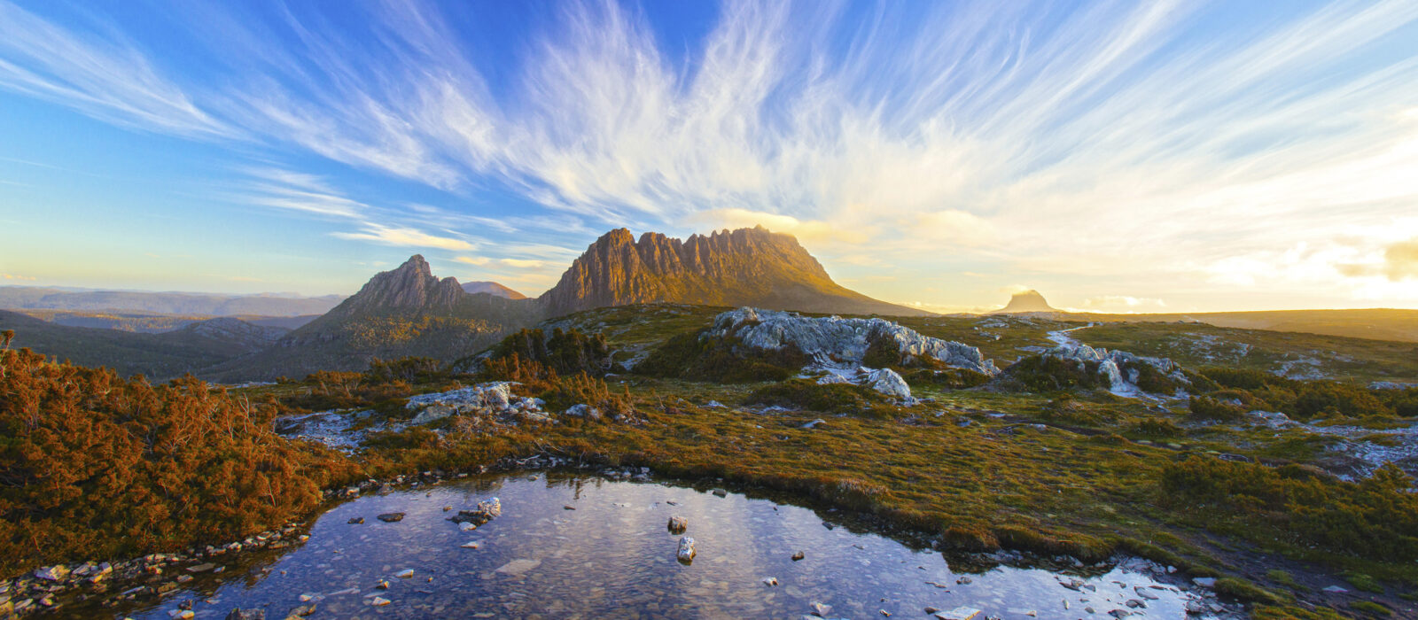 Panoramic view of cradle mountain in the golden light