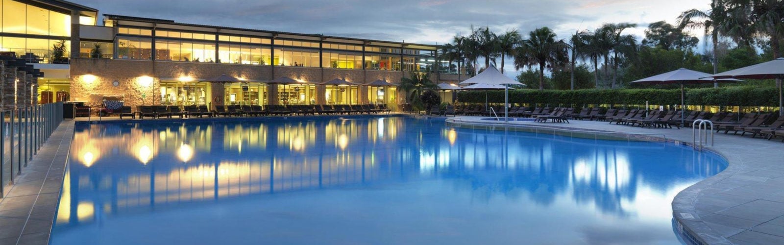 crowne-plaza-hunter-valley-pool