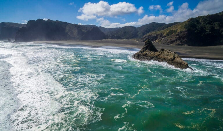 karekare-beach