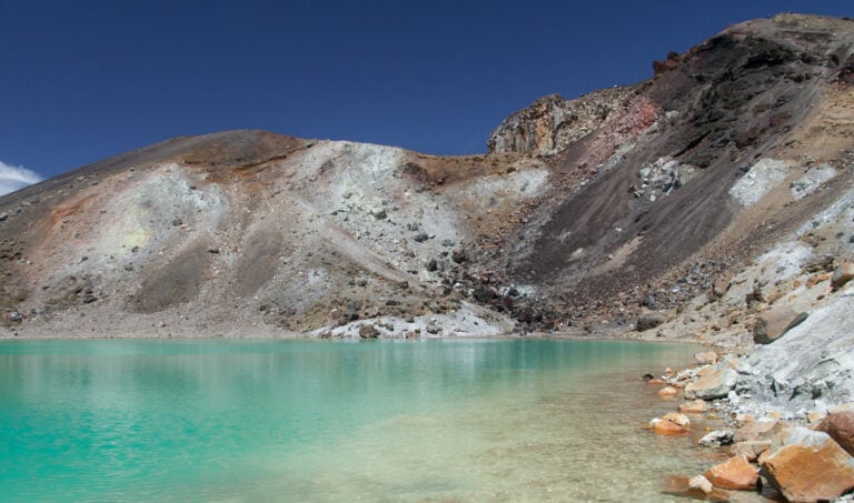 tongariro-crossing-lake