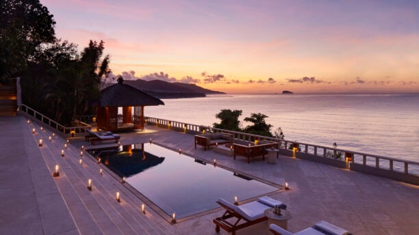 amankila-suite-pool-sunset