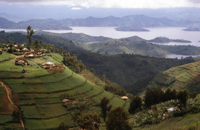 rwanda-hilltop-village-lake-ruhondo
