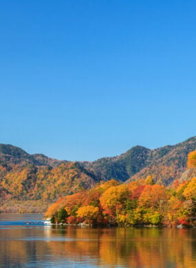 chuzenji-lake-autumn-nikko-japan