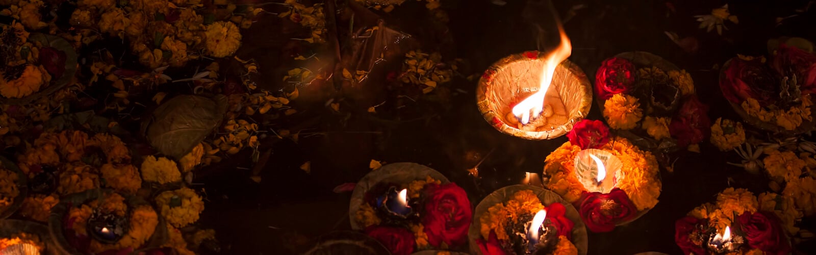 varanasi-tealights-india