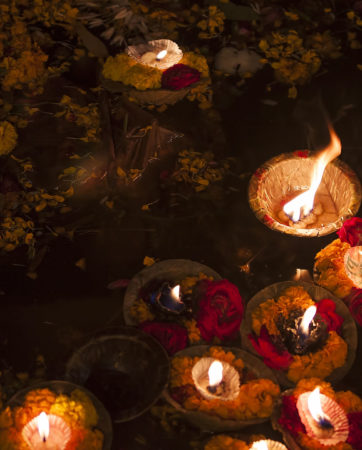 varanasi-tealights-india