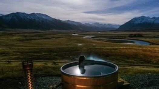 Outdoor hot tub at The Lindis hotel, New Zealand