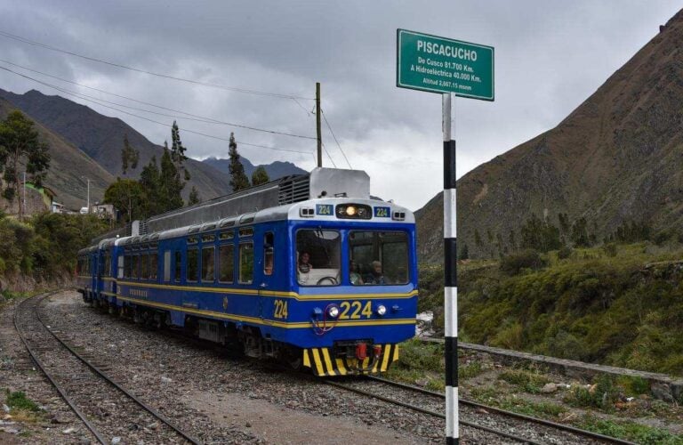 Vistadome train Peru