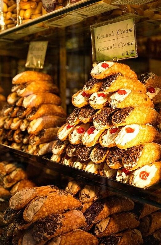 A shop selling cannoli in Italy