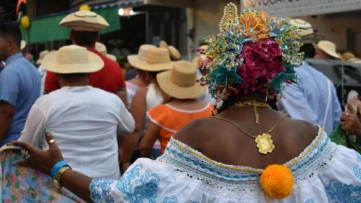 women in panamenian national dress