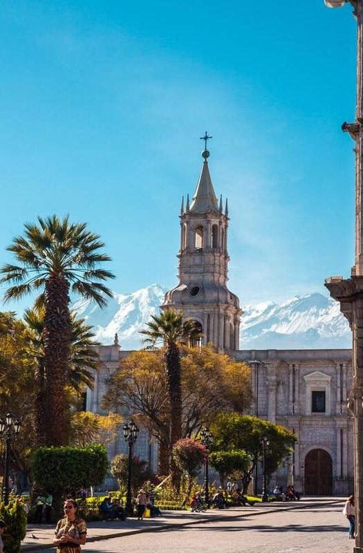 Arequipa historical centre, a large historic building with a tall spire, against snow-capped mountains