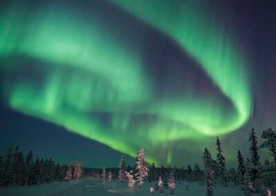 Huge streams of green Northern Lights