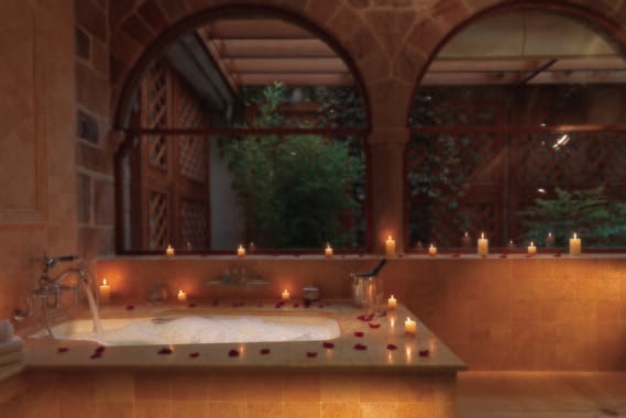 A bath tub with candles and rose petals in Belmond Hotel Monasterio, Peru